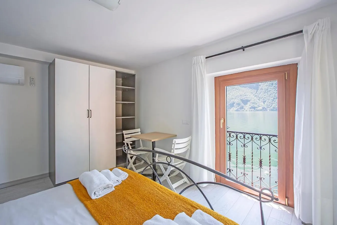La Sentinella - Lake View & Panoramic Terrace Вальсольда 0*,  Италия